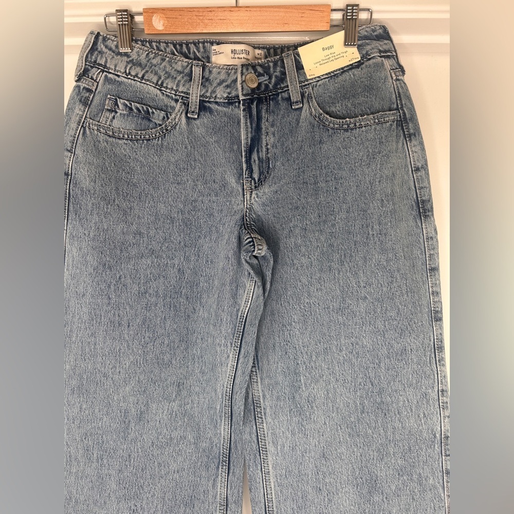 NWT Hollister Women’s Low Rise Baggy Jeans, Medium Wash, Sz.4R - Picture 11 of 15